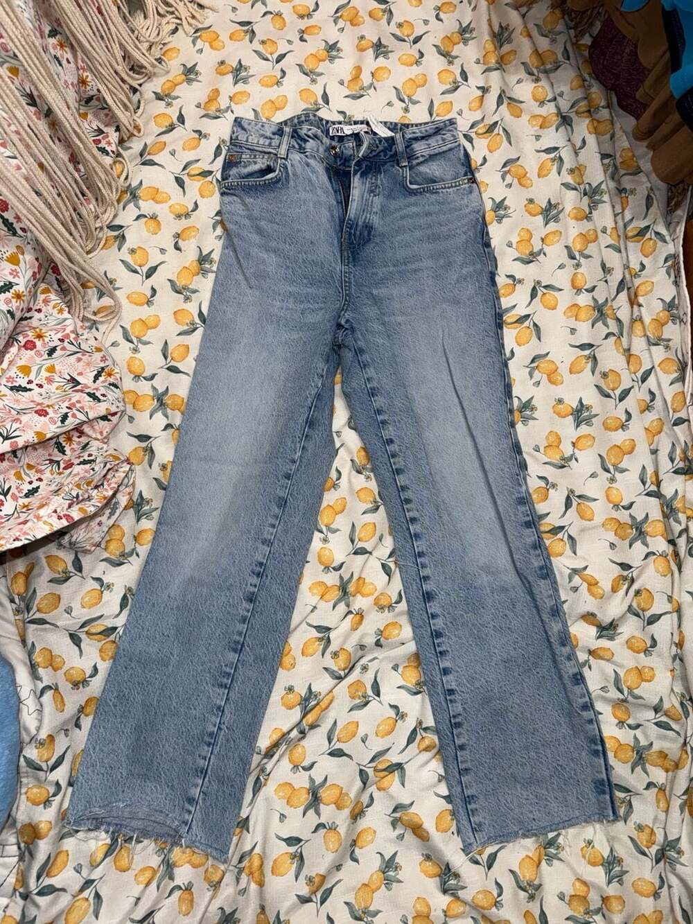Zara High-Rise Light Wash Denim Straight Leg Jeans Size US 4 / EUR 36